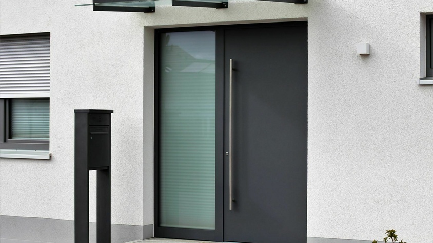 Porte d'entrée d'immeuble